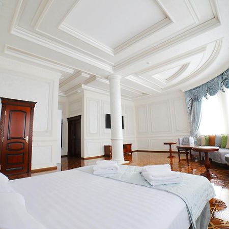 Bravolyuks Hotel Ourguentch Extérieur photo