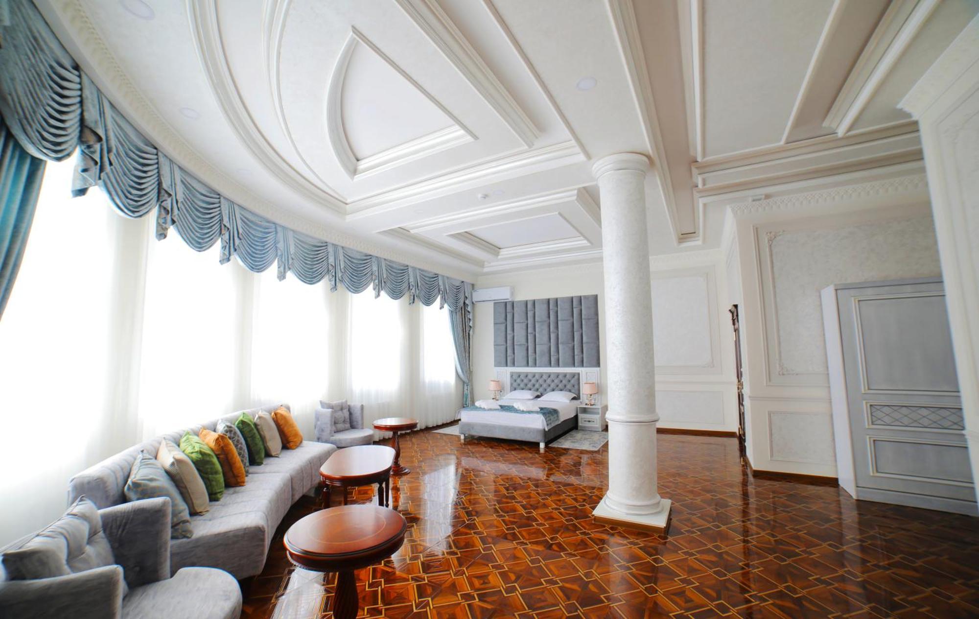 Bravolyuks Hotel Ourguentch Extérieur photo