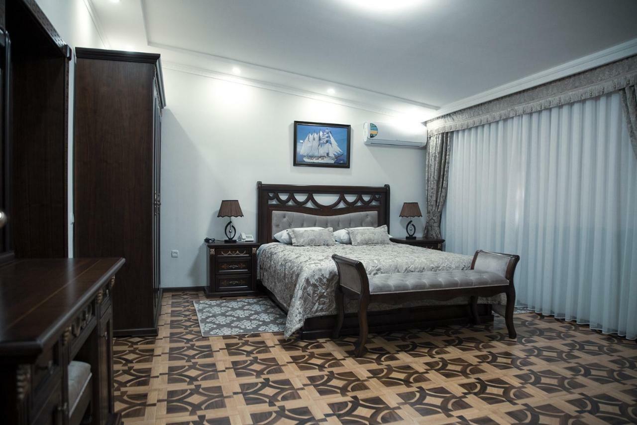 Bravolyuks Hotel Ourguentch Extérieur photo