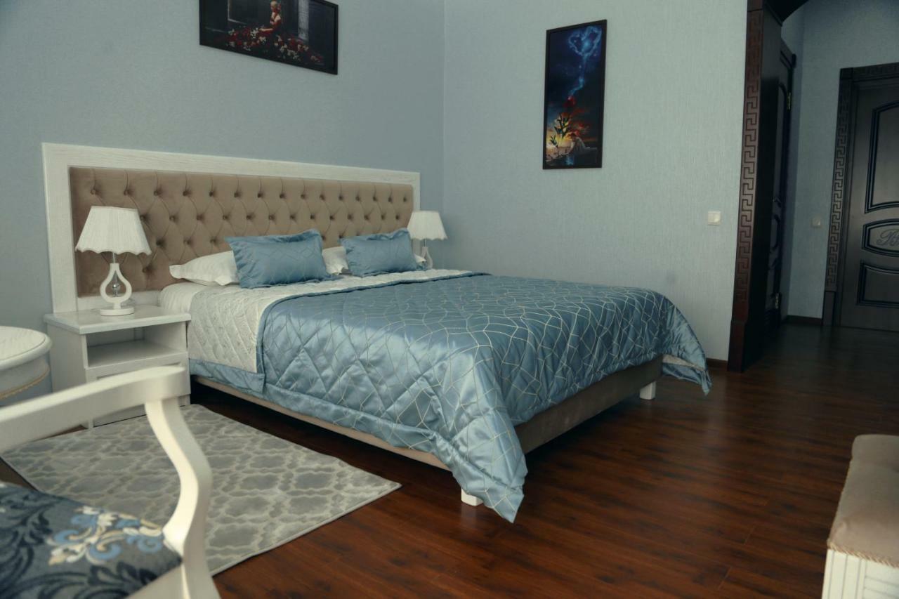 Bravolyuks Hotel Ourguentch Extérieur photo
