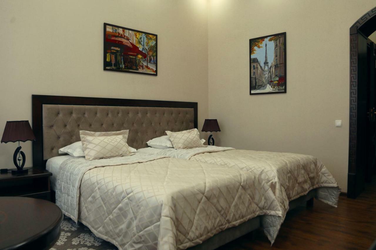 Bravolyuks Hotel Ourguentch Extérieur photo