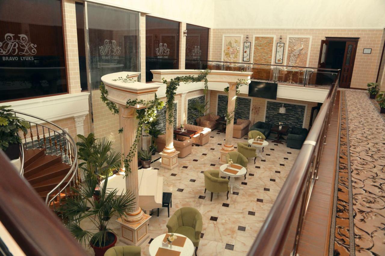 Bravolyuks Hotel Ourguentch Extérieur photo