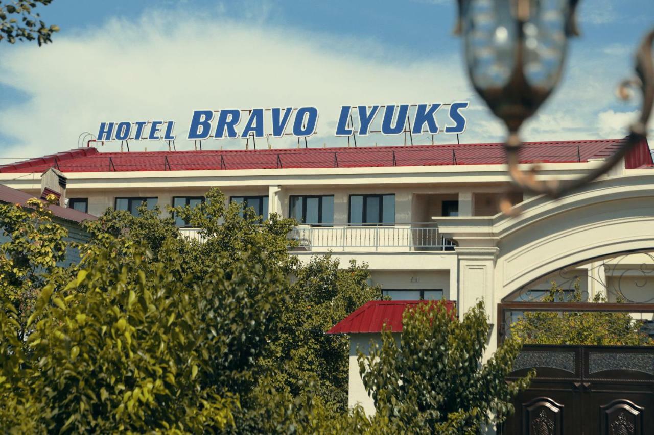 Bravolyuks Hotel Ourguentch Extérieur photo