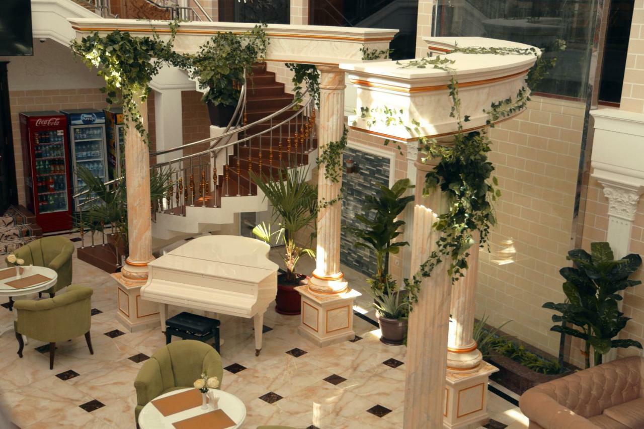 Bravolyuks Hotel Ourguentch Extérieur photo