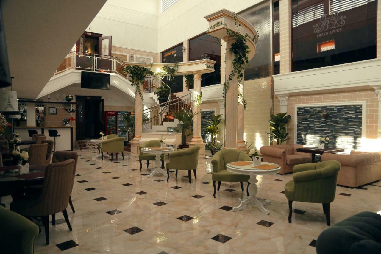 Bravolyuks Hotel Ourguentch Extérieur photo