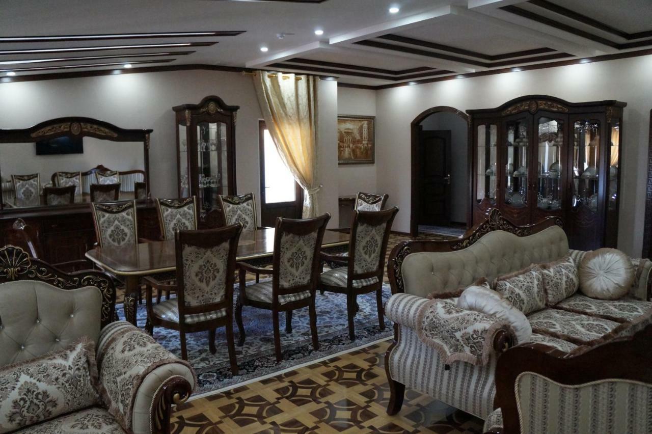 Bravolyuks Hotel Ourguentch Extérieur photo