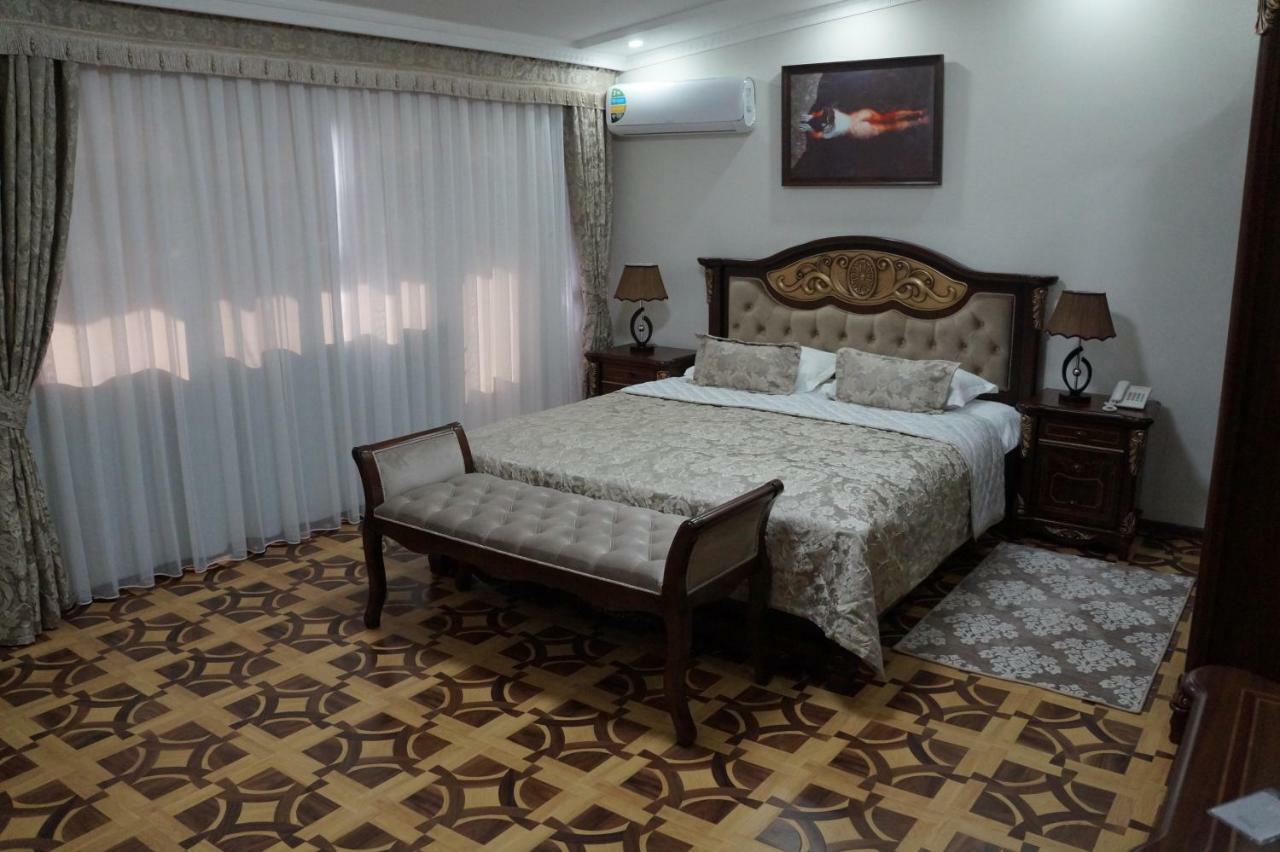 Bravolyuks Hotel Ourguentch Extérieur photo